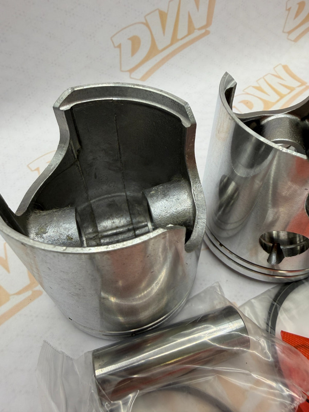 Suzuki 1969- 1975 GT500 T500 70.00MM STANDARD SIZE PISTON AND RING SET