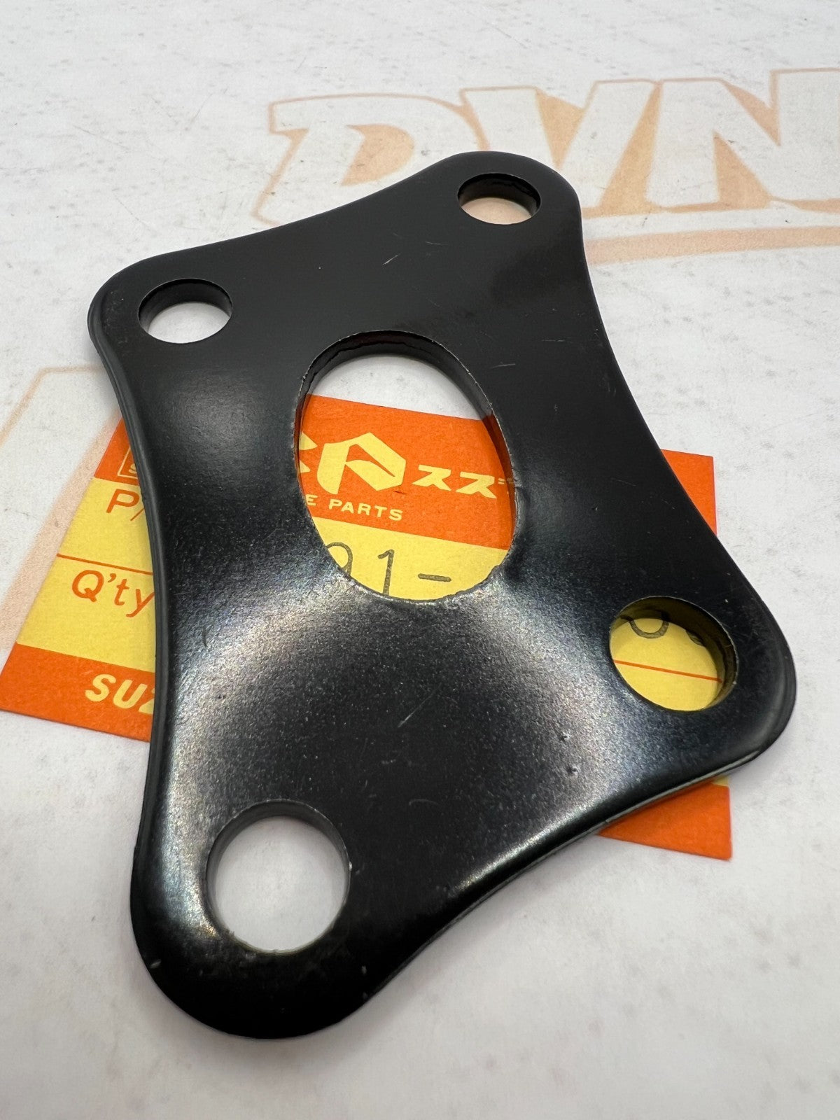 SUZUKI NOS OEM PLATE, ENGINE MOUNTING 41991-41300