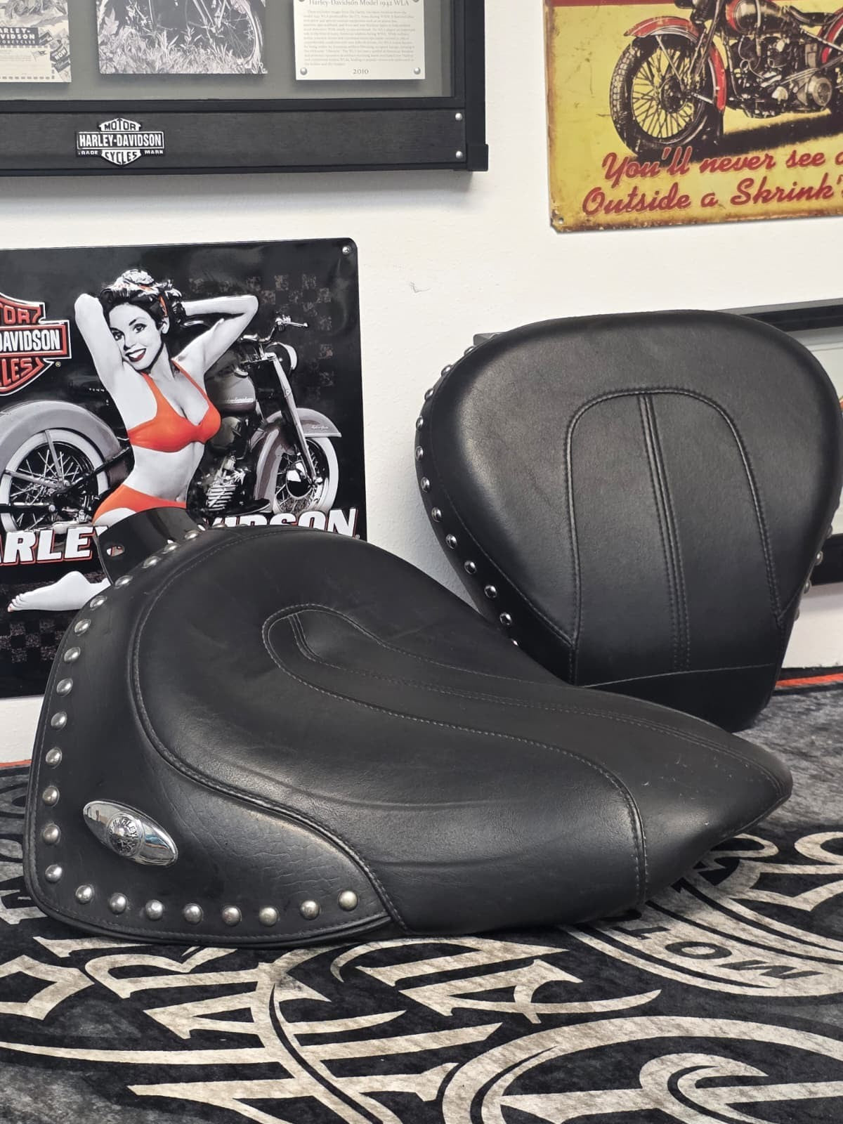 05-17 Harley DAVISON Softail Deluxe , heritage ,FLSTN  OEM FRONT /PASSANGER SEAT