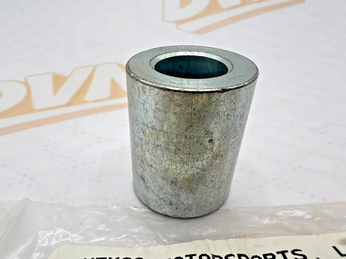 Suzuki NEW NOS SPACER 09180-12077