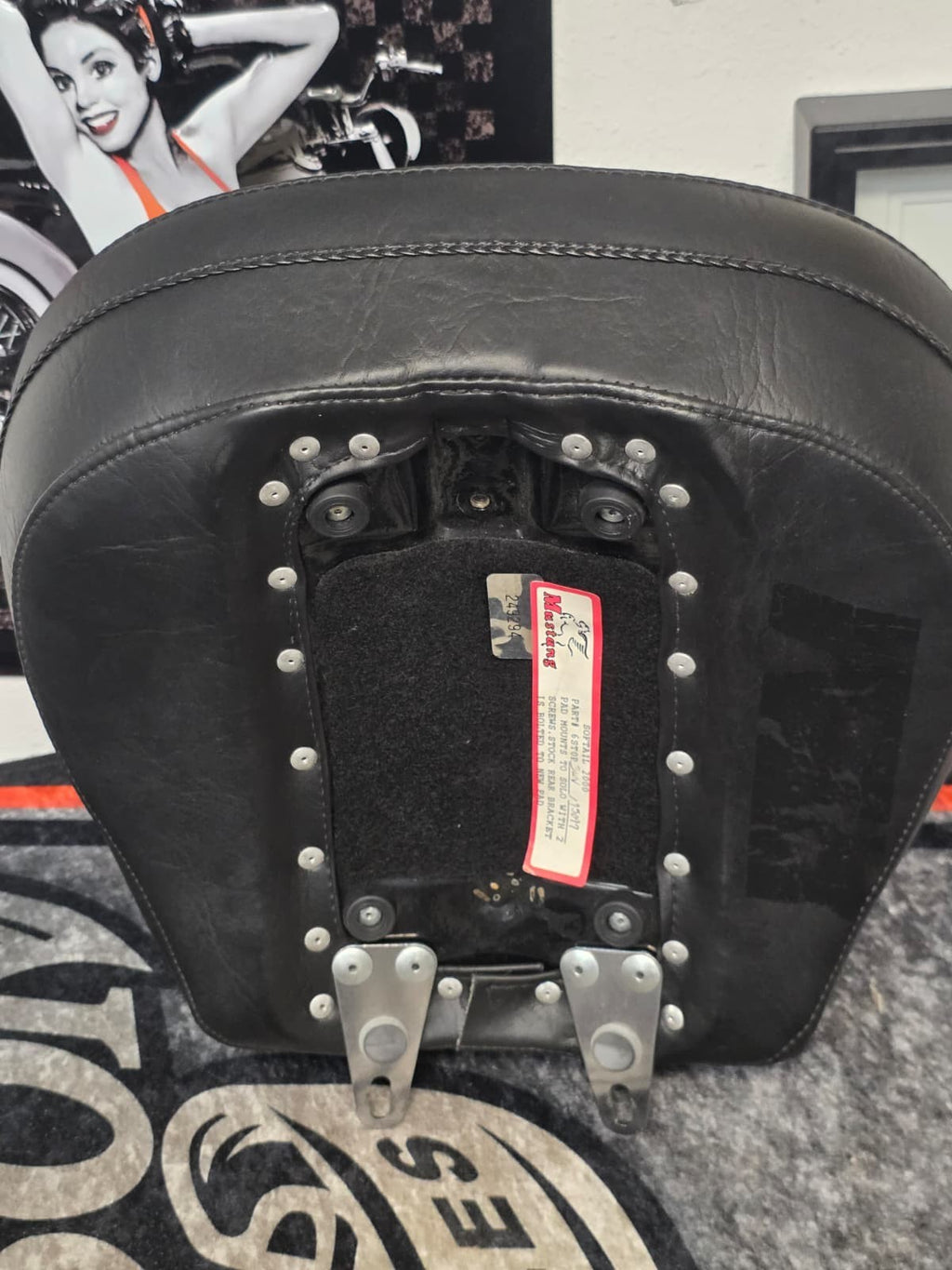 05-17 HARLEY DAVISON SOFTAIL MODELS Mustang  Wide Rear Seat