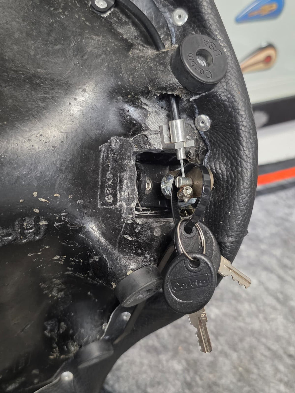 CROSS BONE Corbin Close Solo Seat Harley-Davidson 08-11