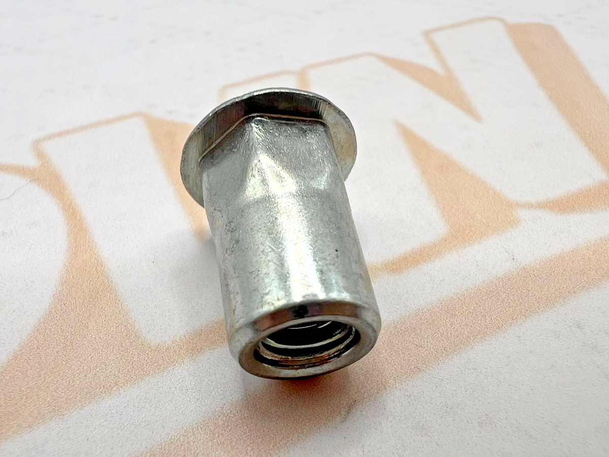 BOMBARDIER INSERT 293450274