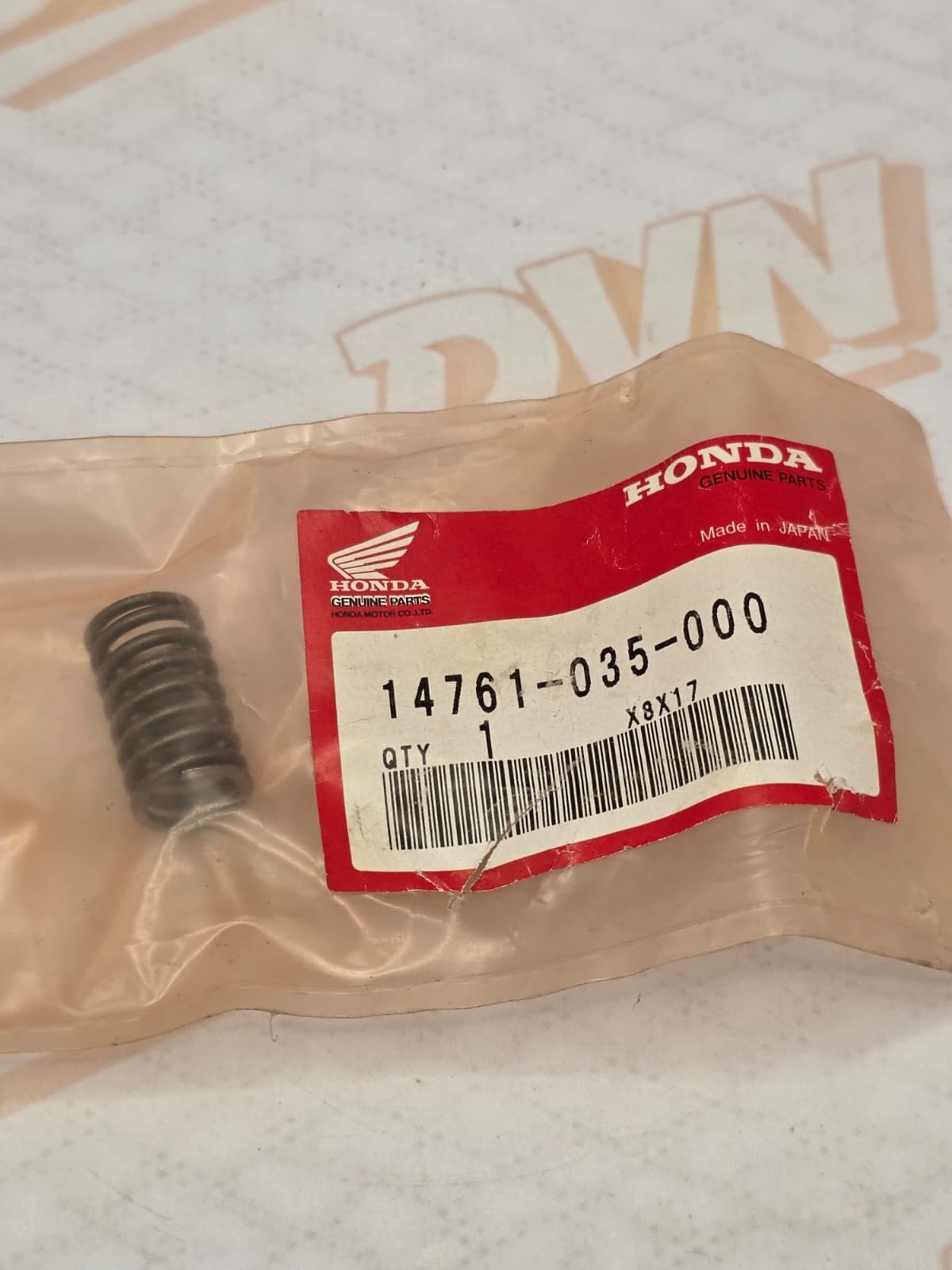 *1EA OEM HONDA VALVE SPRING INNER ATC70 TRX70 OTHERS 14761-035-000  (48I)
