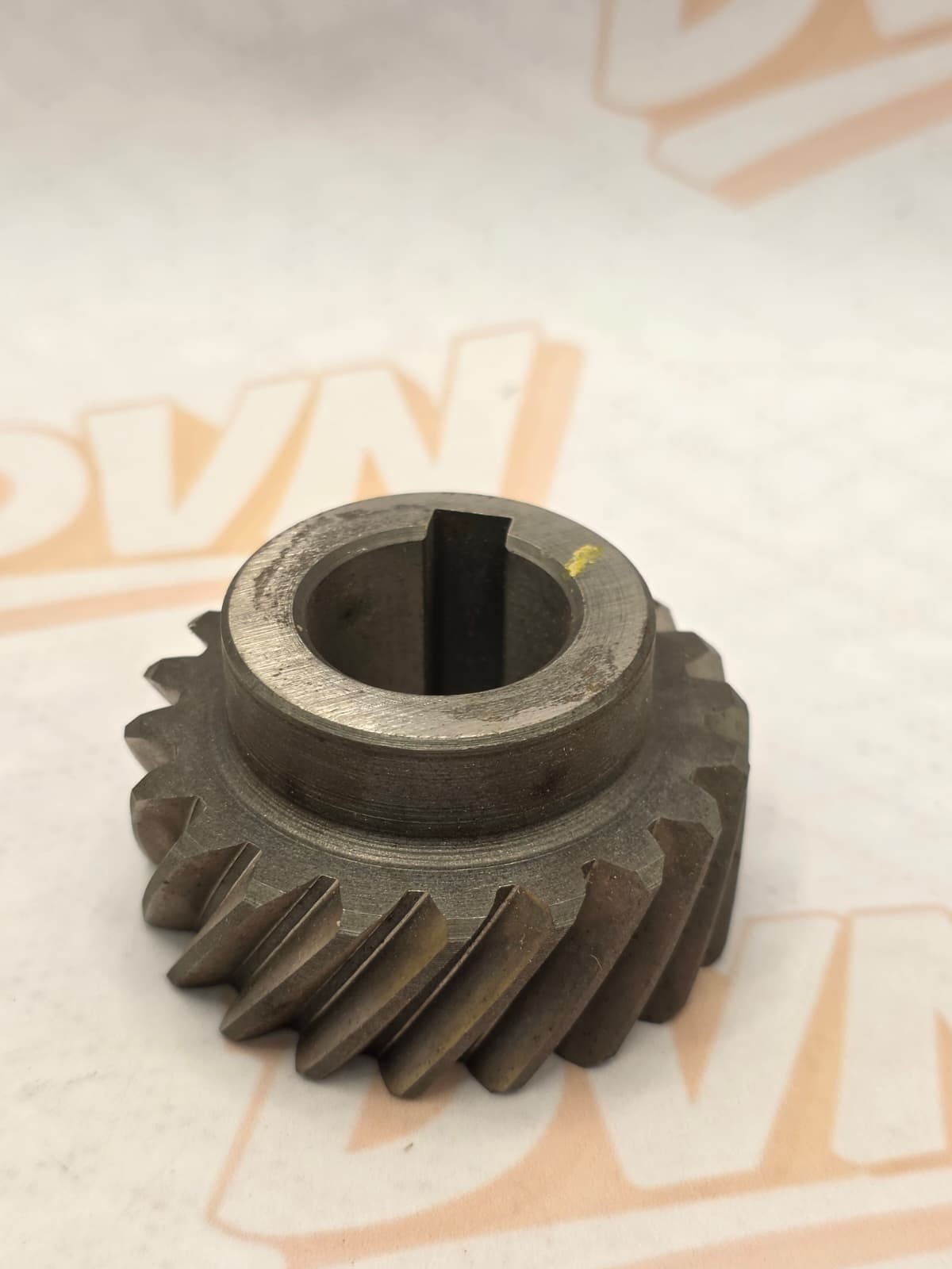 Suzuki 21111-16401  GEAR, PRIMARY DRIVE