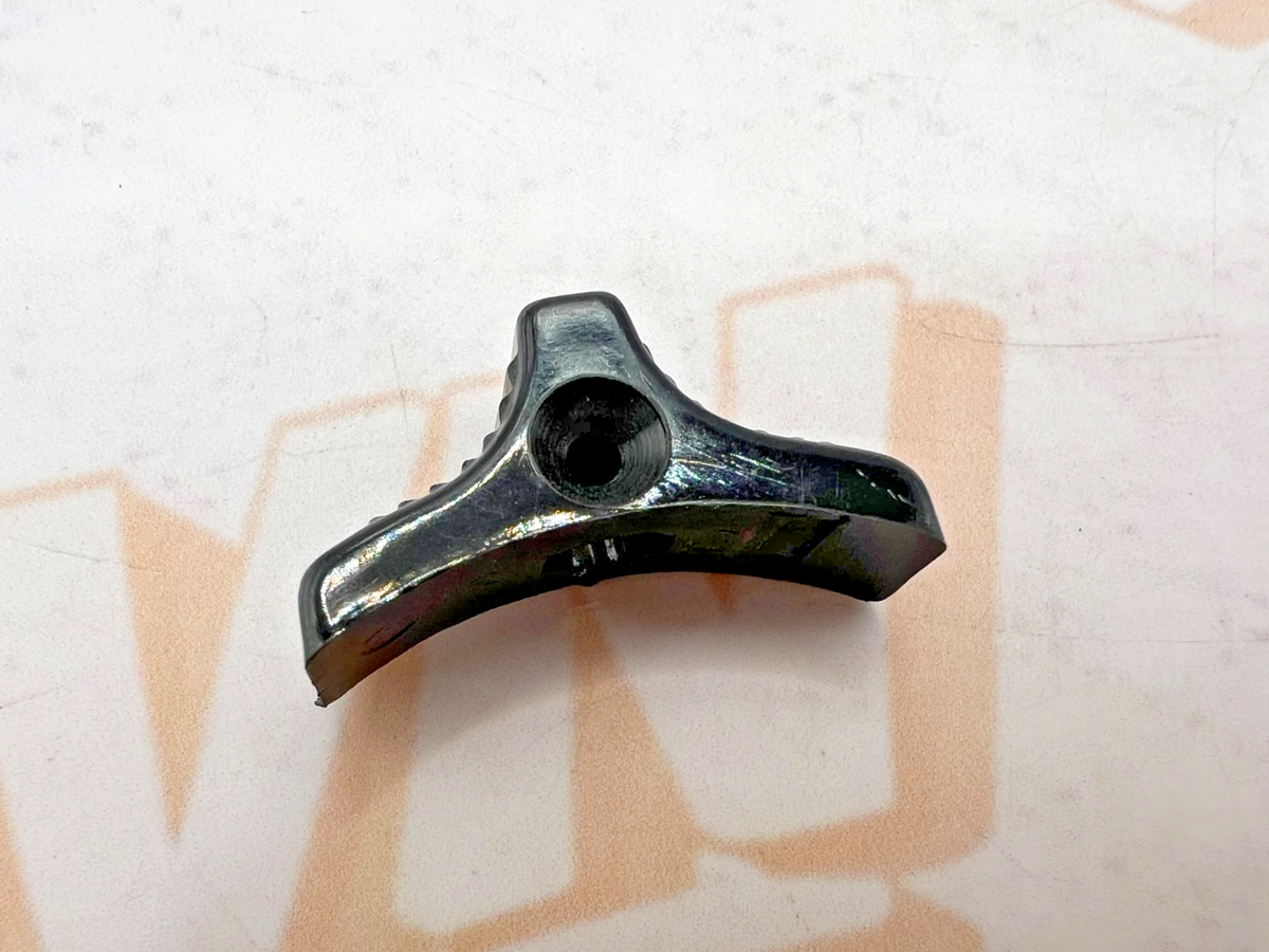 NOS SUZUKI  GT185  GT250  GT380  GT550   SWITCH ON  OFF KNOB  57712-28051   S12