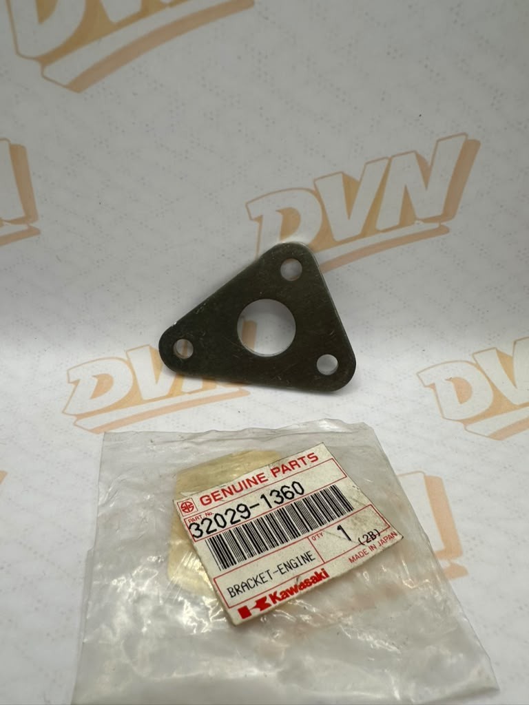 NOS NEW OEM ORIGINAL KAWASAKI ENGINE BRACKET 32029-1360