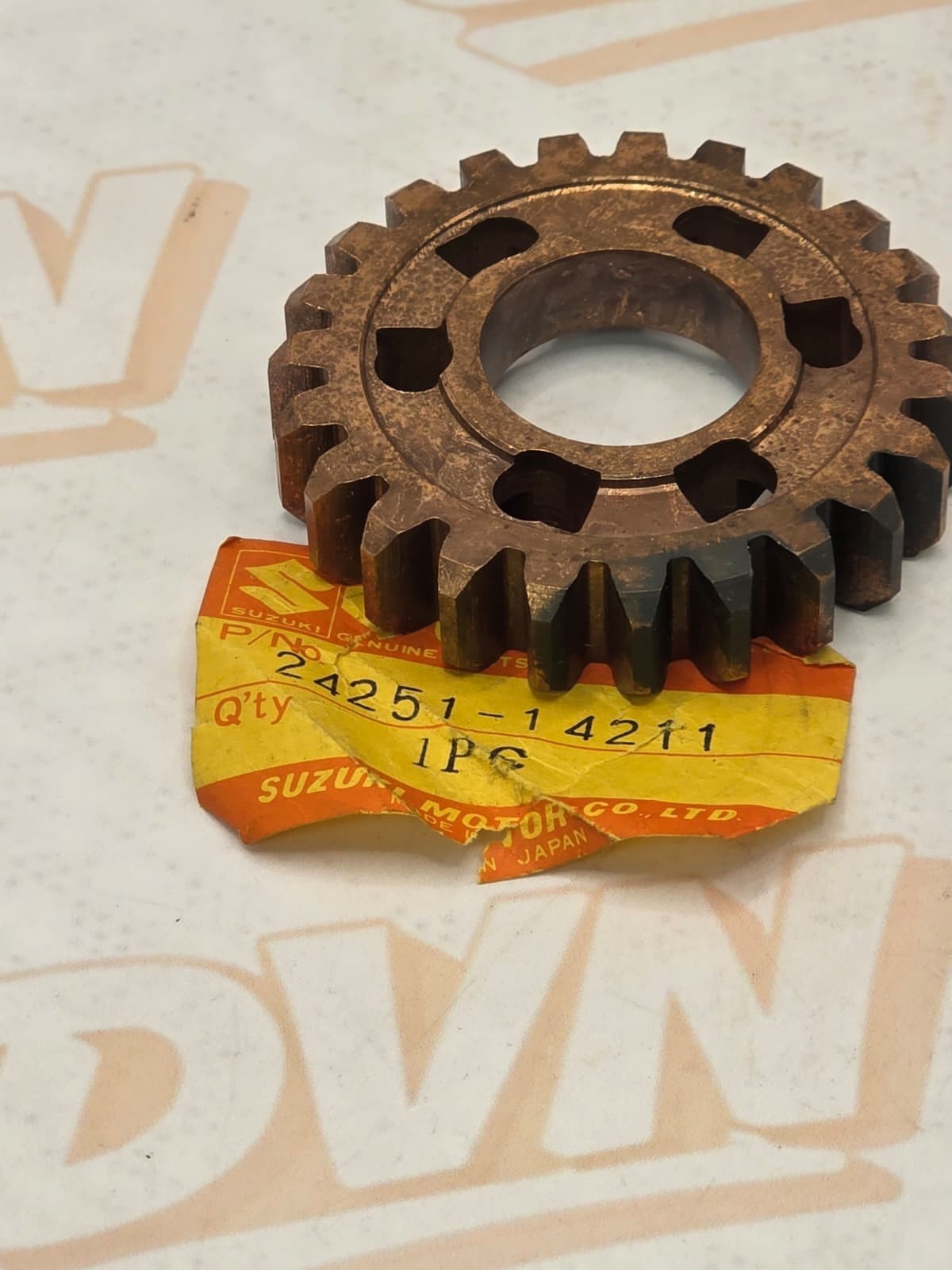 NOS GENUINE SUZUKI GEAR, 5TH DRIVEN 24251-14211 NEW OEM FACTORY PARTS