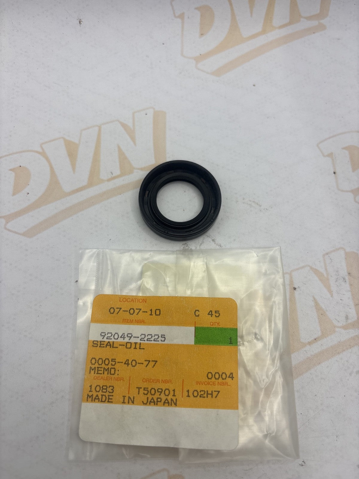 New OEM Kawasaki 92049-2225 Oil Seal Qty 1 NOS
