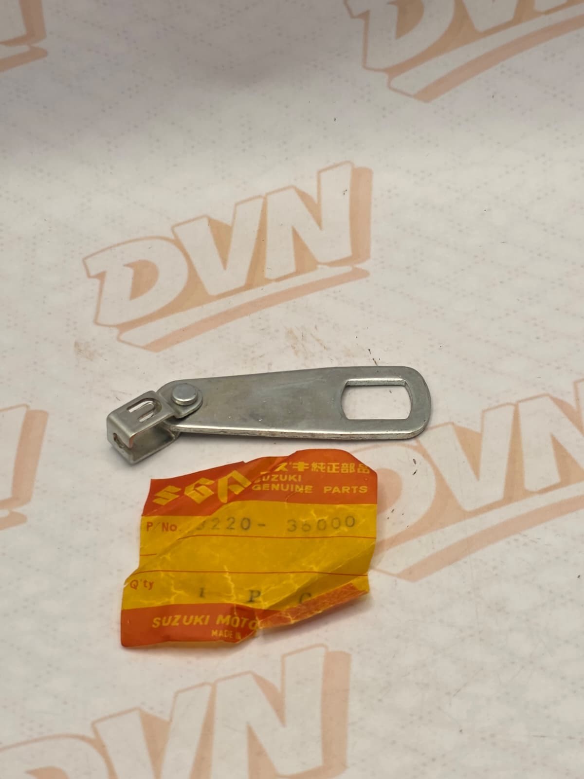 NOS Suzuki GT185 1973-1977 OEM CLUTCH RELEASE ARM 23220-36000