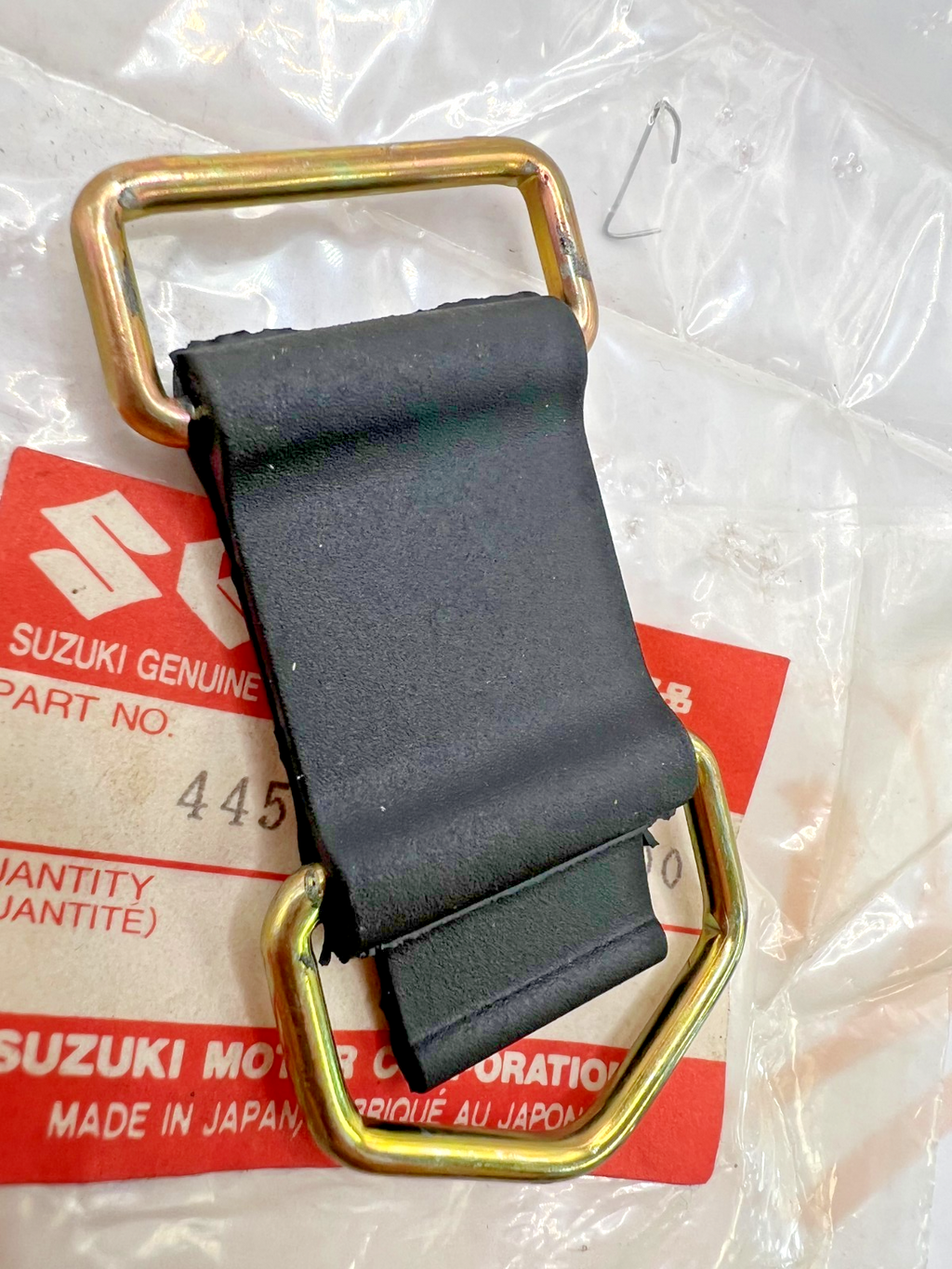 SUZUKI NOS GAS TANK STRAP,RM 125,250,RMZ250,RMZ450,RMX (44560-27C00)