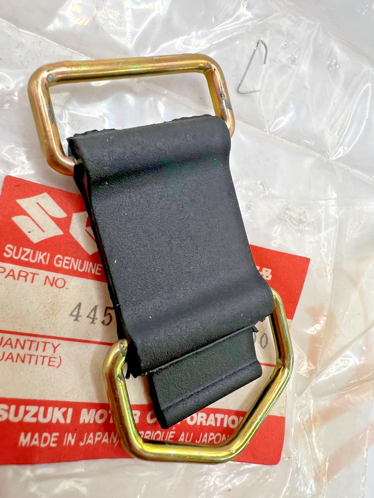 SUZUKI NOS GAS TANK STRAP,RM 125,250,RMZ250,RMZ450,RMX (44560-27C00)